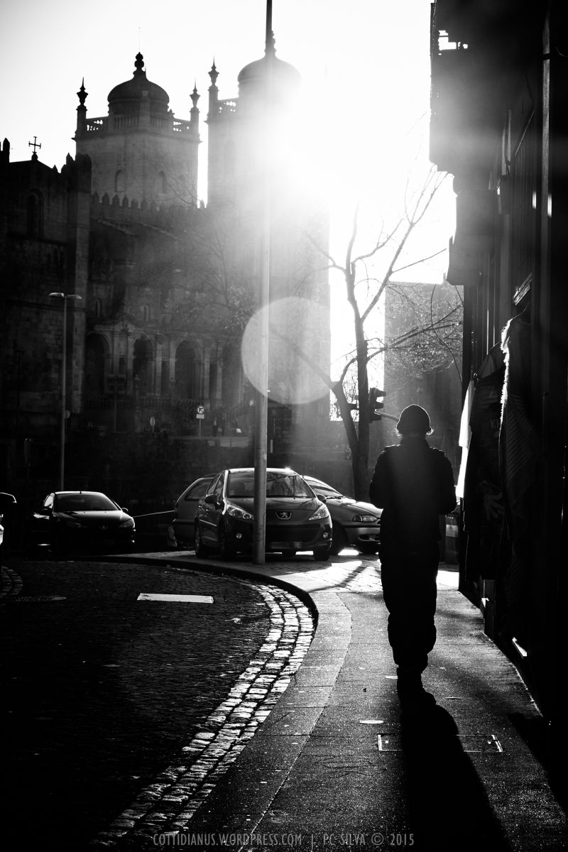 "Wandering" by PC Silva - daily life photographs - street photography - Porto Portugal